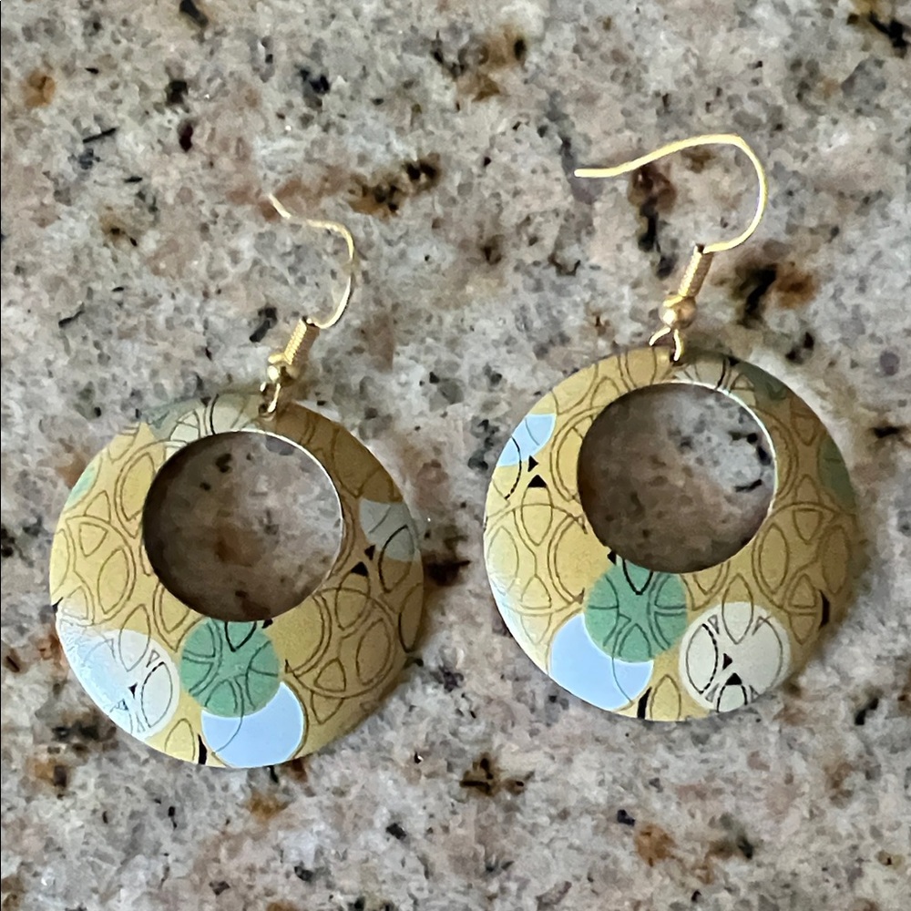Elegant Gold and Green Hoop Earrings, used but in good condition ✨